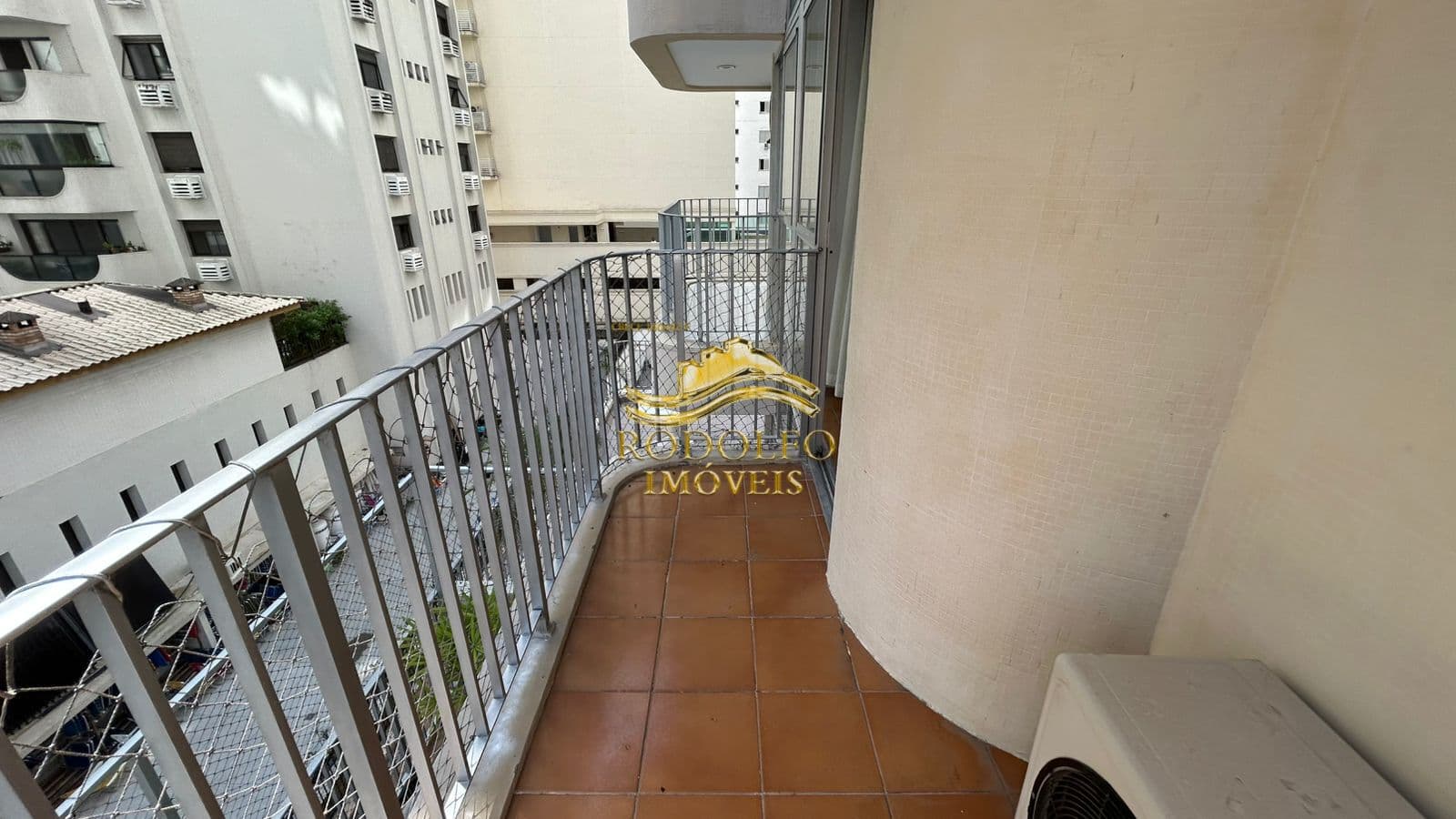Guarujá-SP Praia da Pitangueiras 2 Dormitórios Sacada Piscina Sauna Portaria 24 Horas