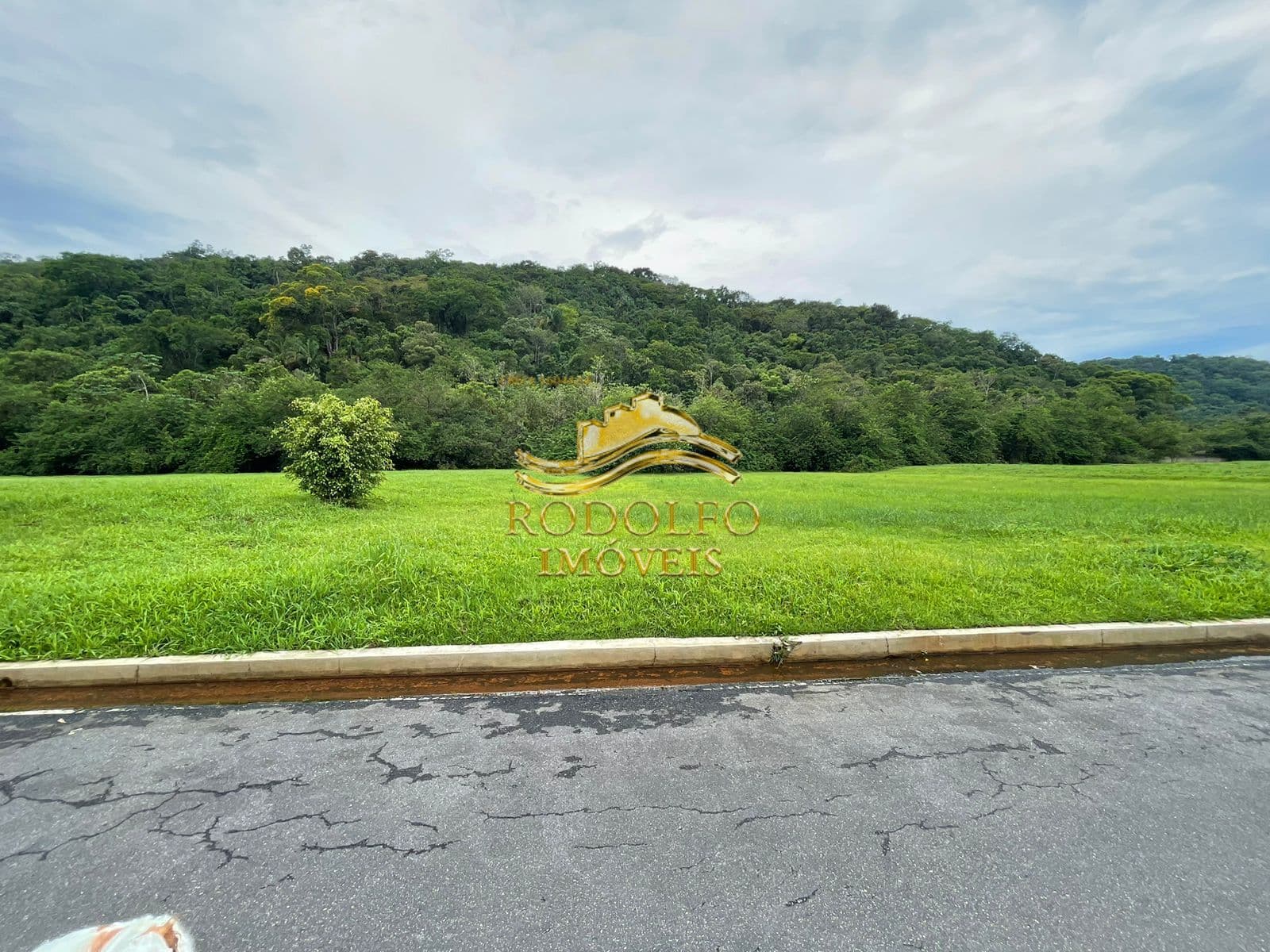 Guarujá-SP Terreno na Marina Guarujá com 1.364m² em condomínio fechado com Restaurante Quadra de Tênis Heliponto