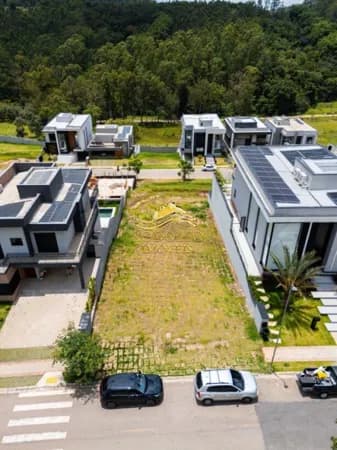 Santana de Parnaíba-SP Terreno em Alphaville 420m² Vista para a Mata Condomínio Fechado com Lazer