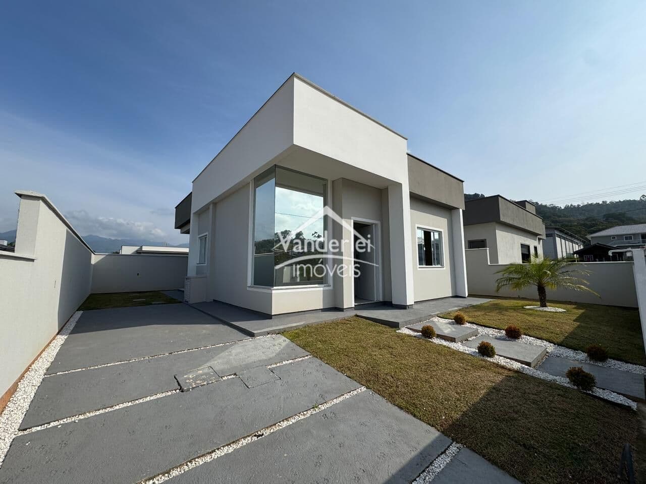 Casa Maison Blanc no Loteamento Altos do Tabuleiro no bairro Alto Aririu em Palhoça - SC