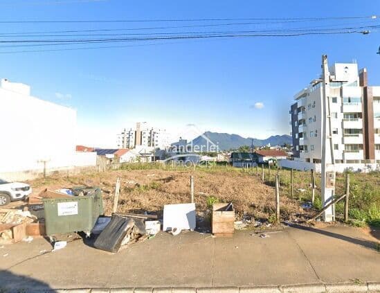 Terreno com 360m² com escritura pública em excelente localização na Av. Atílio Pedro Pagani em Palhoça - SC