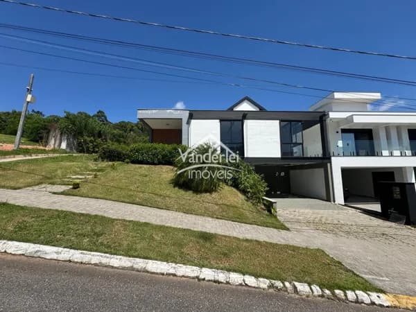 Casa Condominio Parque da Pedra com 03 quartos, sendo 01 suite no Bairro Pedra Branca em Palhoça - SC