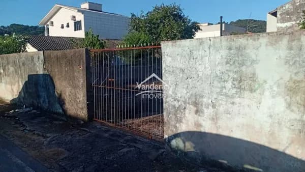 Terreno de 302m² em Forquilhinha, São José/SC
