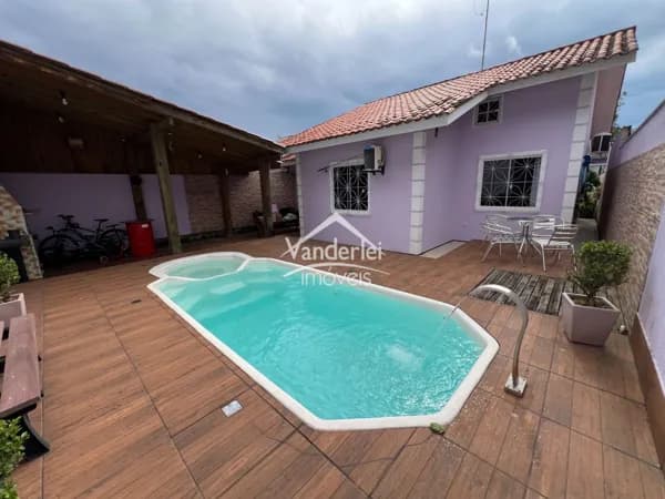 Casa com piscina em São José bairro Felicidade Sc