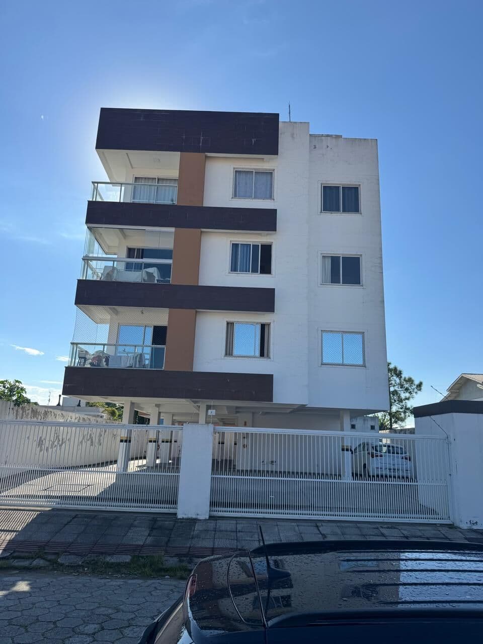 Apartamento de 02 quartos com sacada com churrasqueira no bairro Aririú em Palhoça - SC