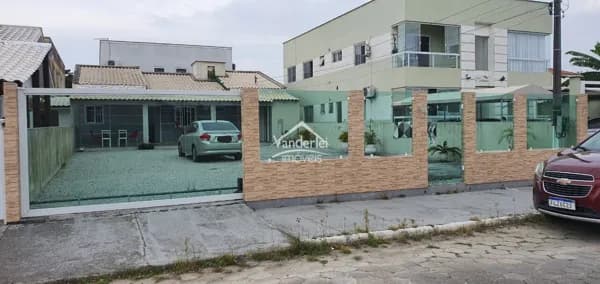 Casa com ótimo terreno no bairro Barra do Aririu em Palhoça - SC