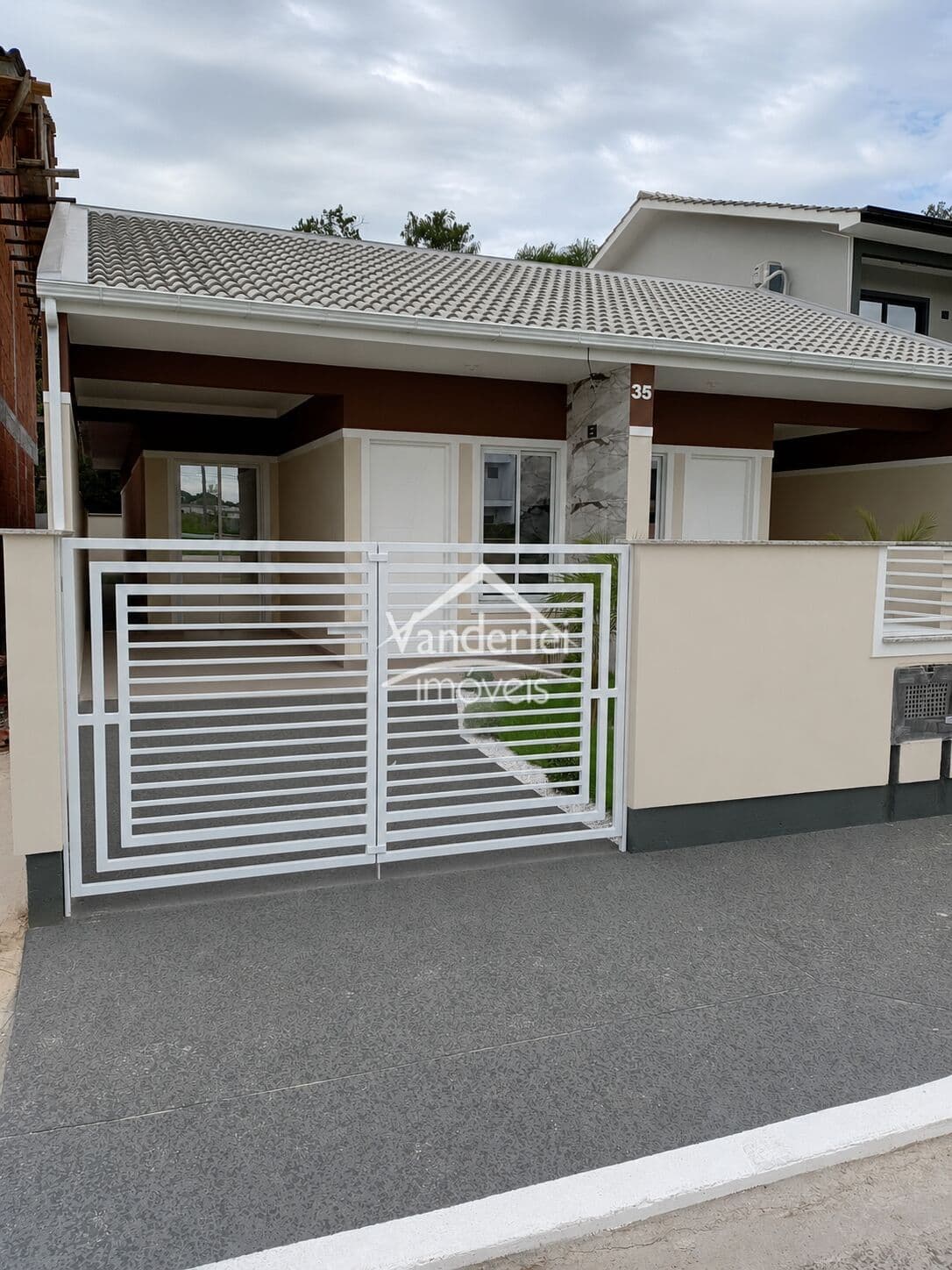 Casa 02 quartos com suíte no bairro Sertão do Maruim, São José/SC
