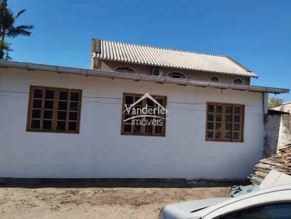 Casa 2 quartos, terreno medindo 475,89 Barra do Aririu