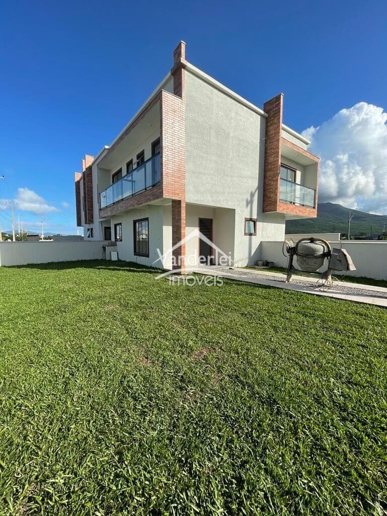 Sobrado com suíte na Guarda do Cubatão