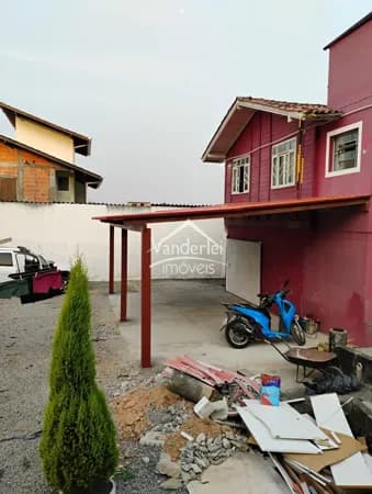 Casa com 03 quartos e edícula no bairro Passa Vinte em Palhoça - SC