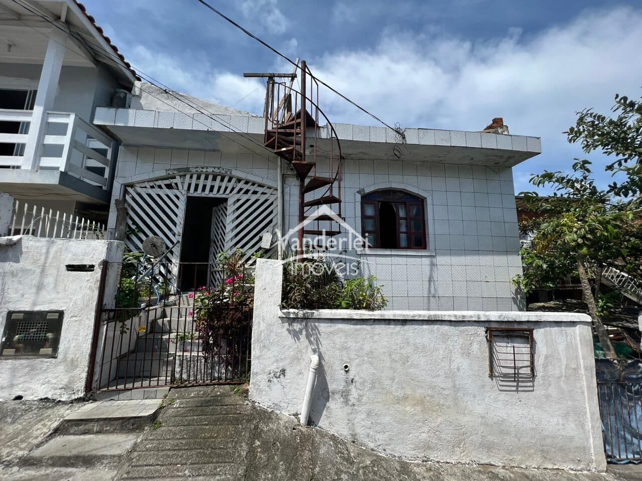 Casa Triplex no bairro Barreiros em São Jose- SC