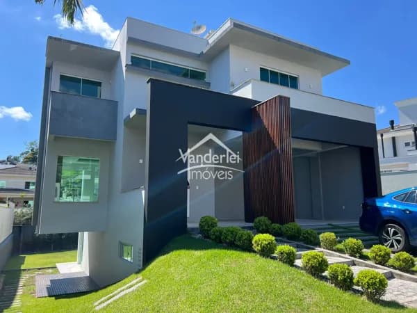 Casa Condominio Parque da Pedra com 04 quartos, sendo 01 suite master e 02 demi-suite no Bairro Pedra Branca em Palhoça - SC