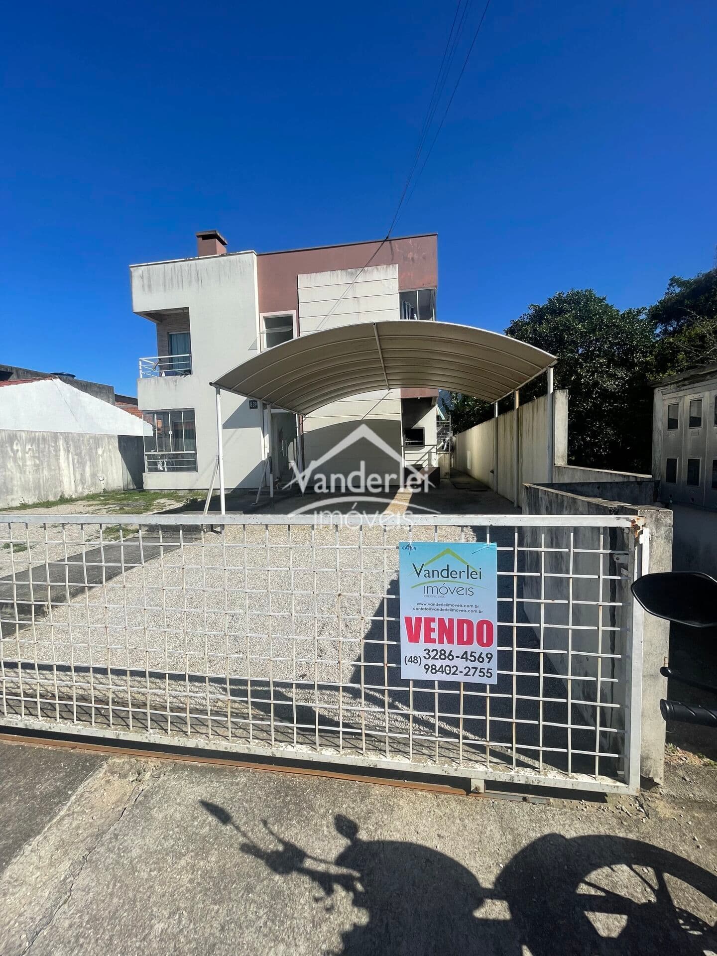Apartamento bem amplo na Barra do Aririu- Palhoça/SC