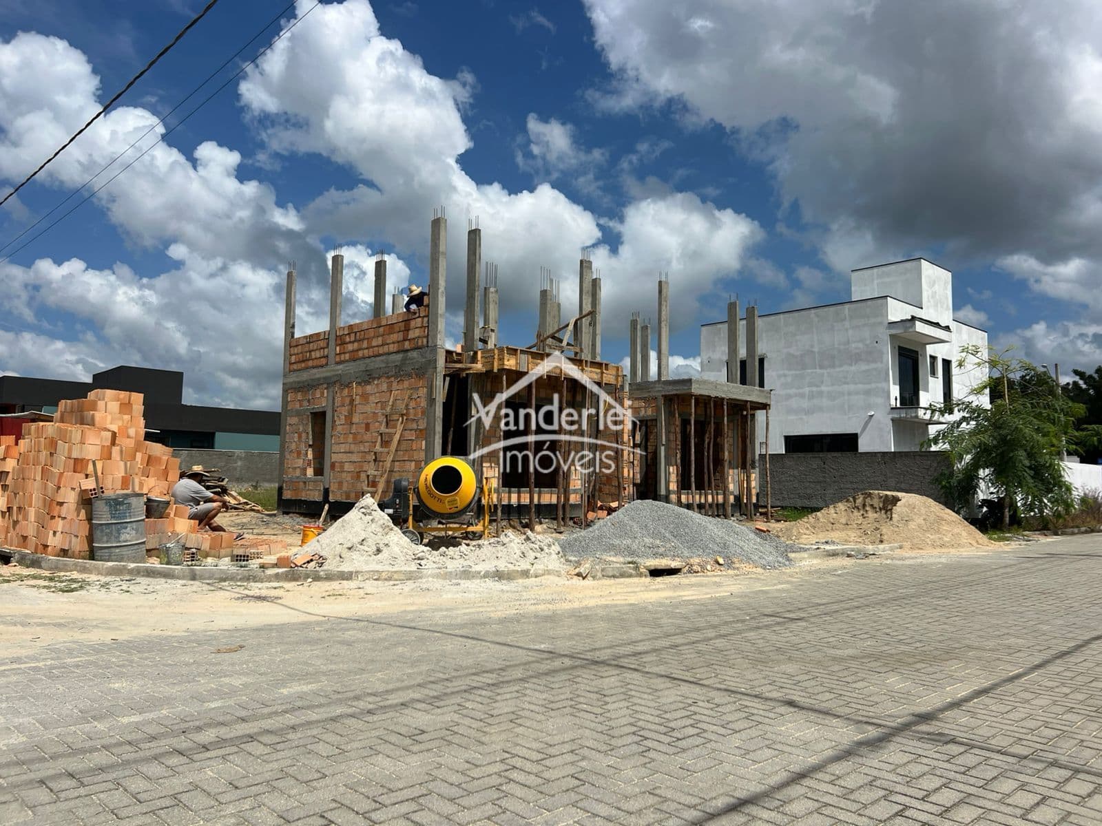 Sobrado Lot Novo Horizonte com 02 quartos sendo 02 suite no Bairro Forquilhas em São Jose-SC