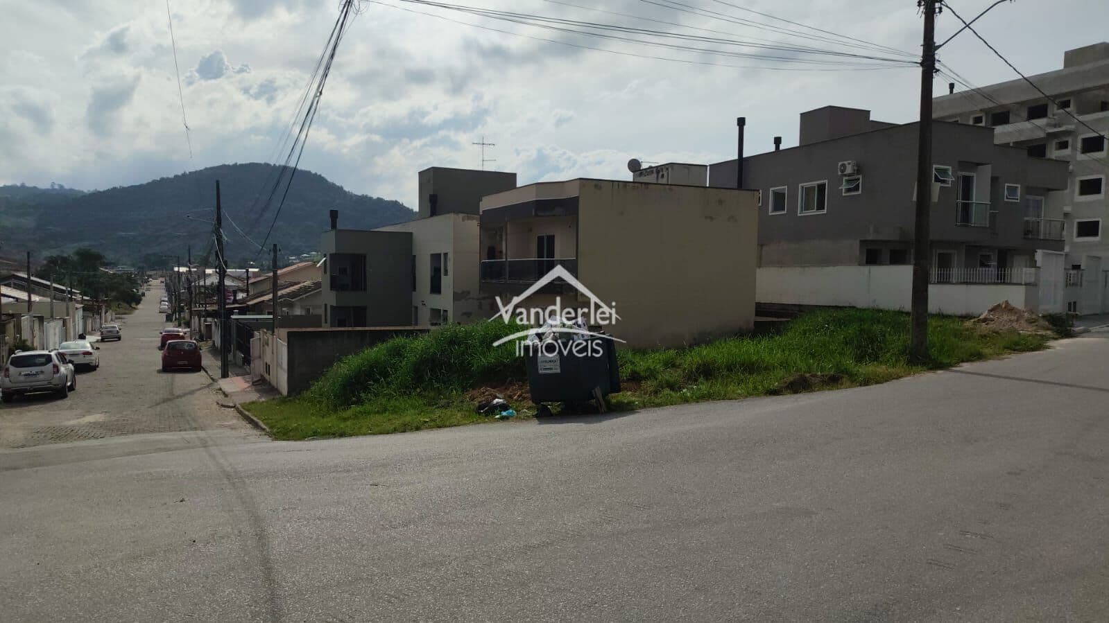 Terreno de esquina com 251m² no Bairro Tabuleiro, Bela Vista em Palhoça - SC