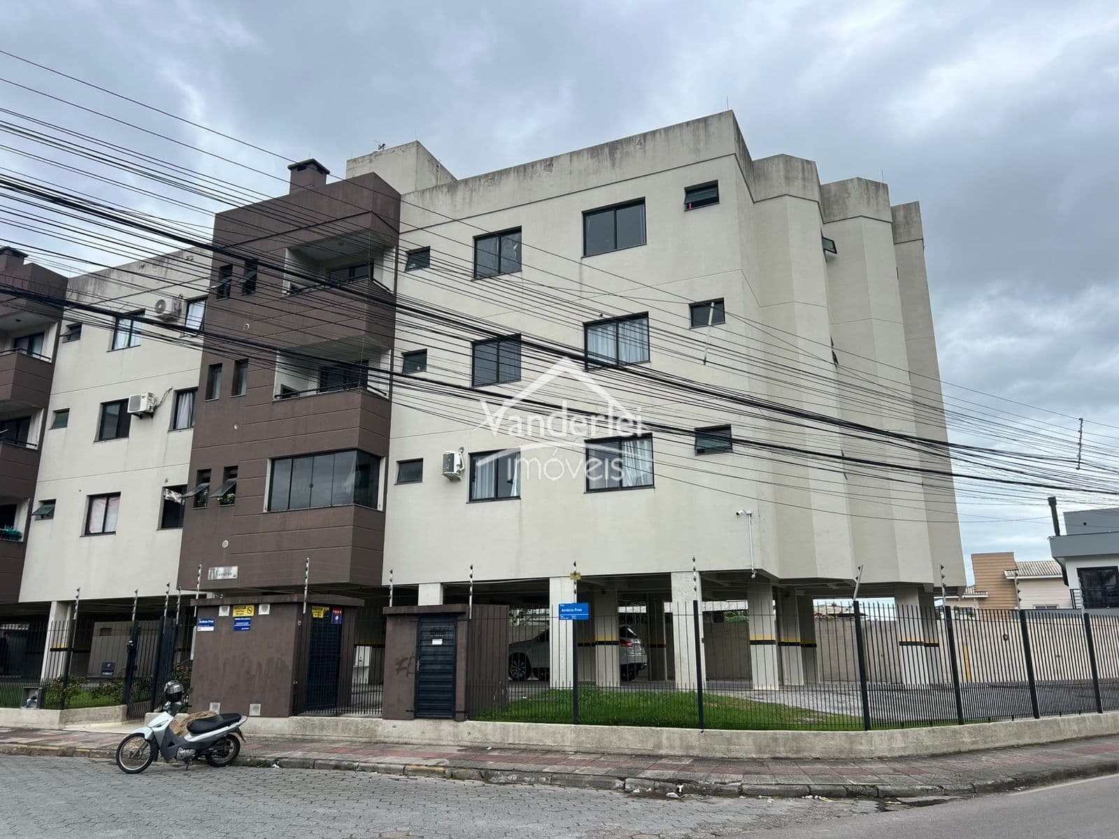 Apartamento com dois quartos no bairro Aririu em Palhoça - SC