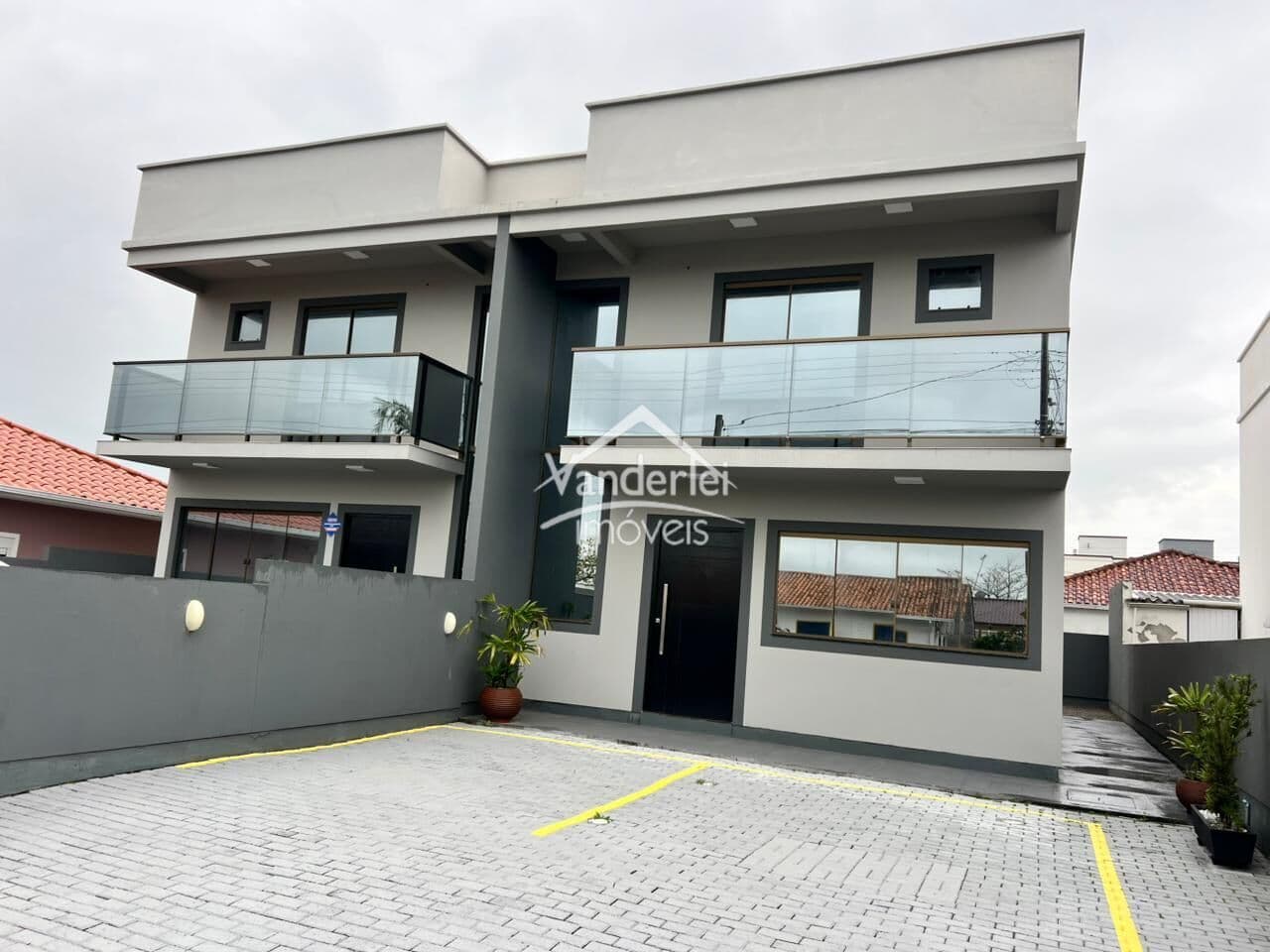 Sobrado Alto Padrão com 67m²na praia do Sonho em Palhoça - SC
