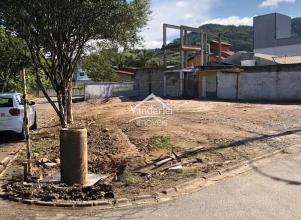 Terreno 313m² de esquina, no Madri
