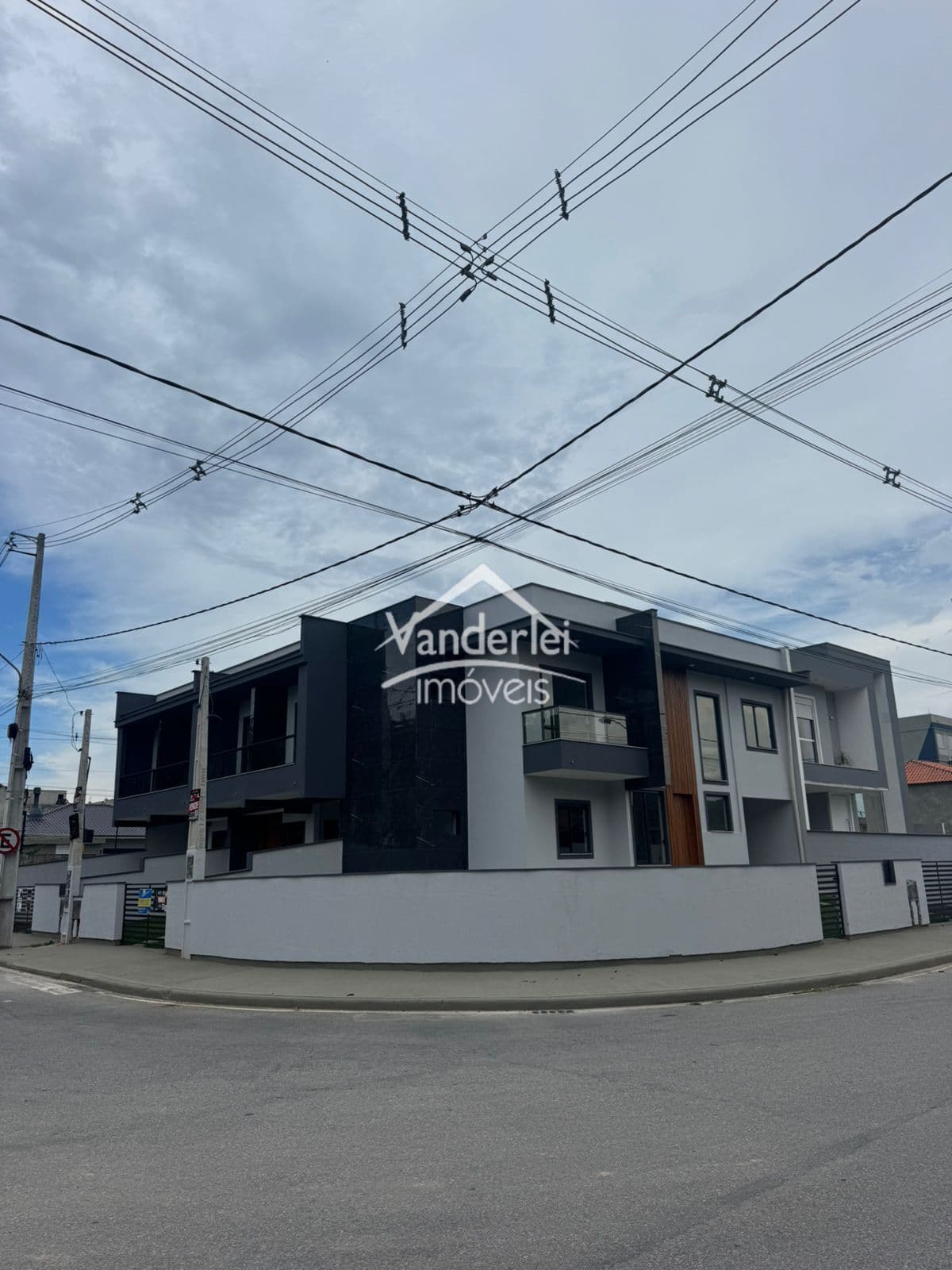 Sobrado Residencial Caroline no Lot Nova São Jose no bairro Sertão do Imaruim em São Jose-SC