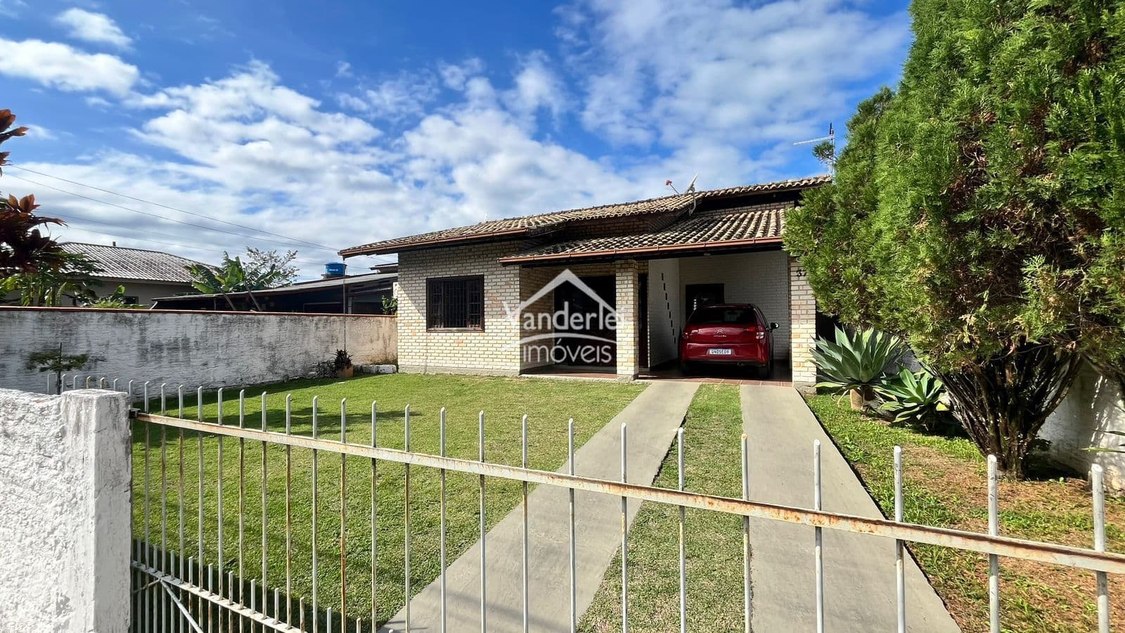 Casa com 02 quartos sendo um suíte, no bairro Rio Grande em Palhoça - SC