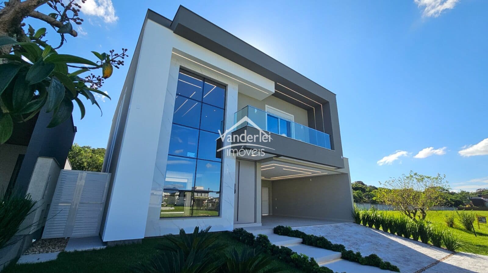 Casa duplex Alto Padrão no Condomínio Reserva da Pedra no Bairro Pedra Branca em Palhoça-SC