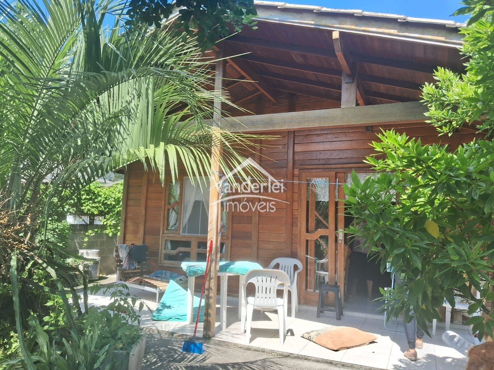 Casa com 04 quartos, sendo 01 suíte a 300m da Praia da Pinheira em Palhoça - SC