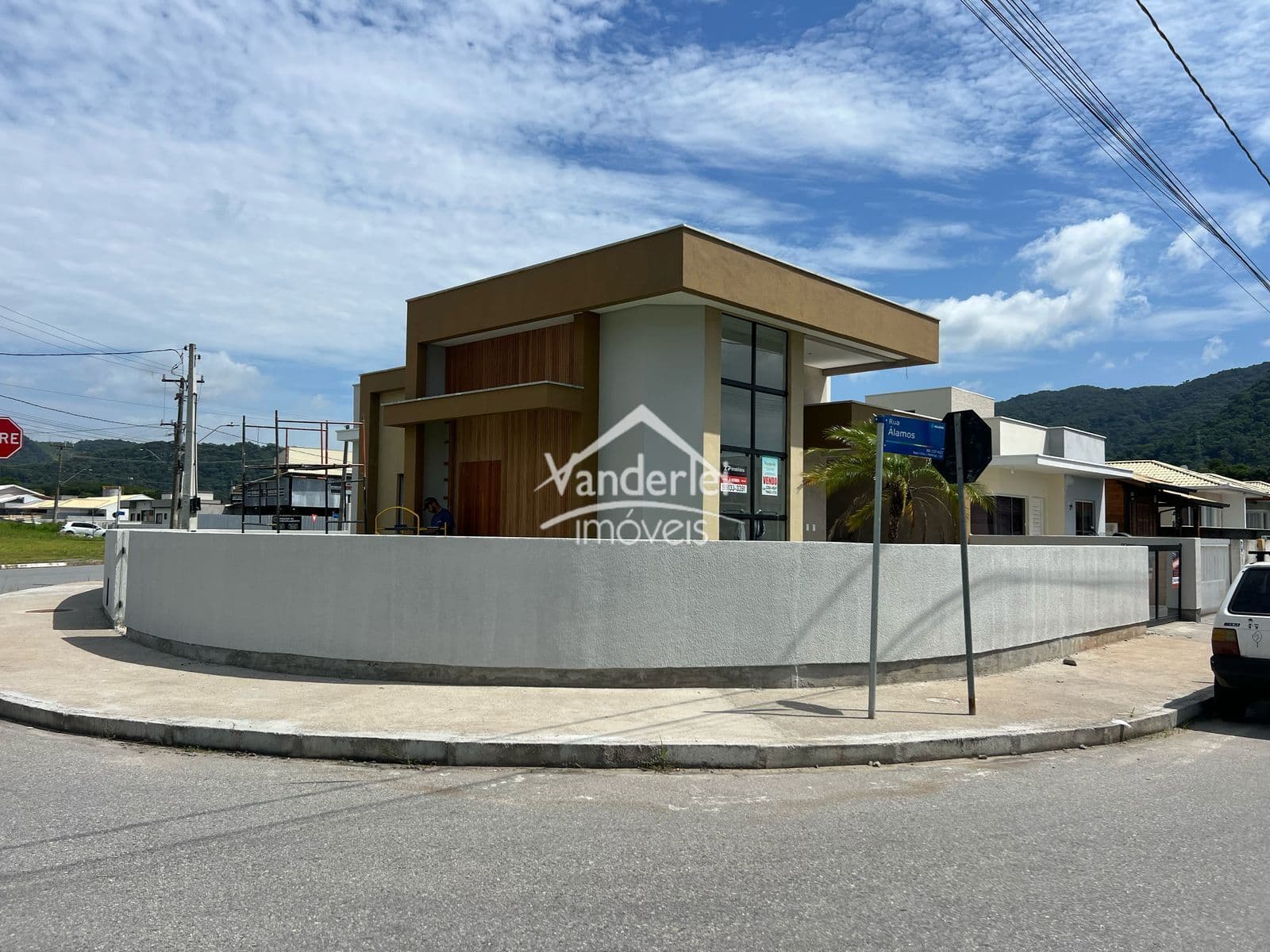 Casa de esquina no Vale Verde com 03 quartos, sendo 01 suíte no bairro Bela Vista em Palhoça - SC