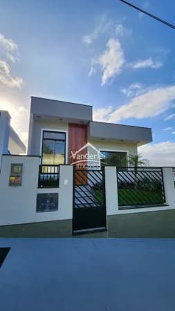 Casa de 176m² com 4 quartos, sendo 01 suíte no bairro Forquilhinhas em São José - SC