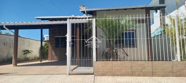 Casa com piscina no bairro Bela Vista em Palhoça - SC