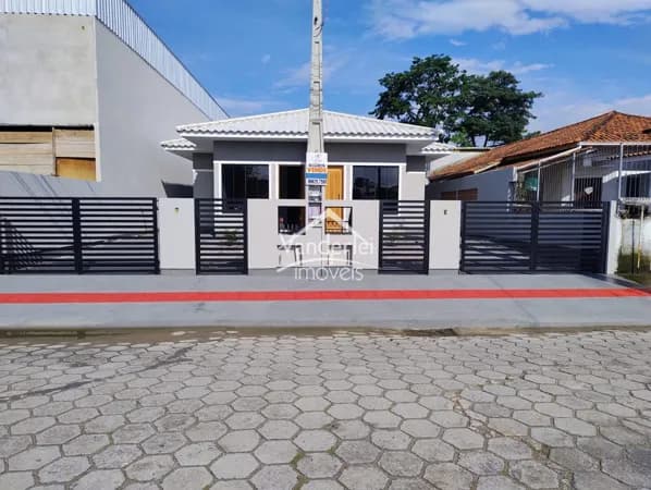 Casa no Lotemanto Vila Nova com 02 quartos , sendo 01 suíte no bairro Barra do Aririu em Palhoça - SC