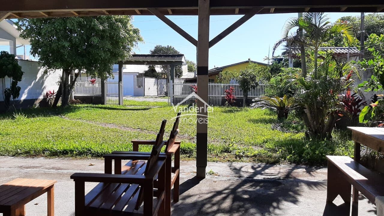 Casa Padrão na praia da Pinheira R$ 420 mil