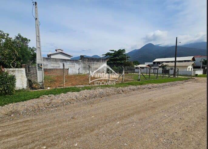 Terreno 312m² de esquina na Praia de Fora