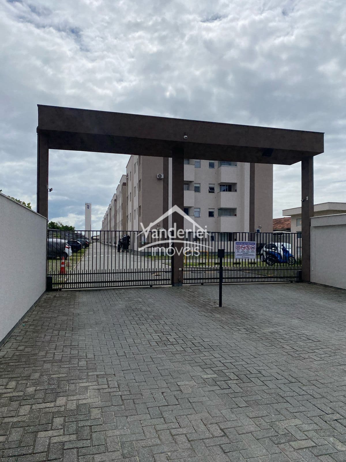 Apartamento com 02 quartos no bairro Aririu em Palhoça - SC