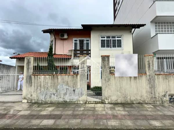 Duas Casas no Terreno em ótima localização na Avenida Elza luch no bairro Ponte do Imaruim em Palhoça-SC