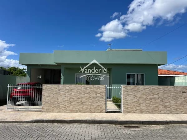 Casa com ótimo espaço de terreno e arvores frutiferas plantada no bairro Barra do Aririu em Palhoça-SC