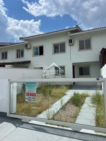 Sobrado com 02 quartos, no bairro Aririu em Palhoça - SC