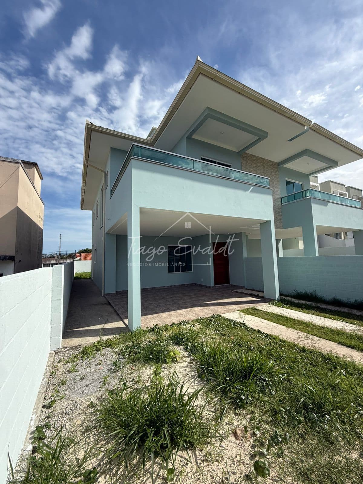 Sobrado Alto Padrão com 151m² á aproximadamente 3 km da Praia dos Ingleses.