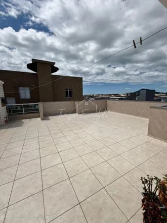 Cobertura com 168m² de área privativa á aproximadamente 1,3 km da Praia dos Ingleses.
