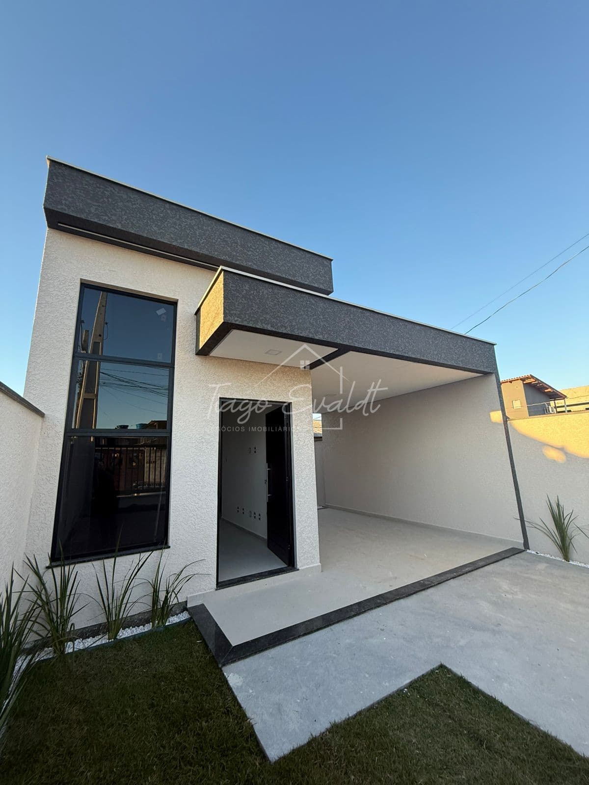 Casa Padrão com 105m² á aproximadamente 1km do Komprão Atacadista.