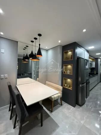 Apartamento Garden Mobilaido e decorado á aproximadamente 850 metros da praia dos Ingleses.