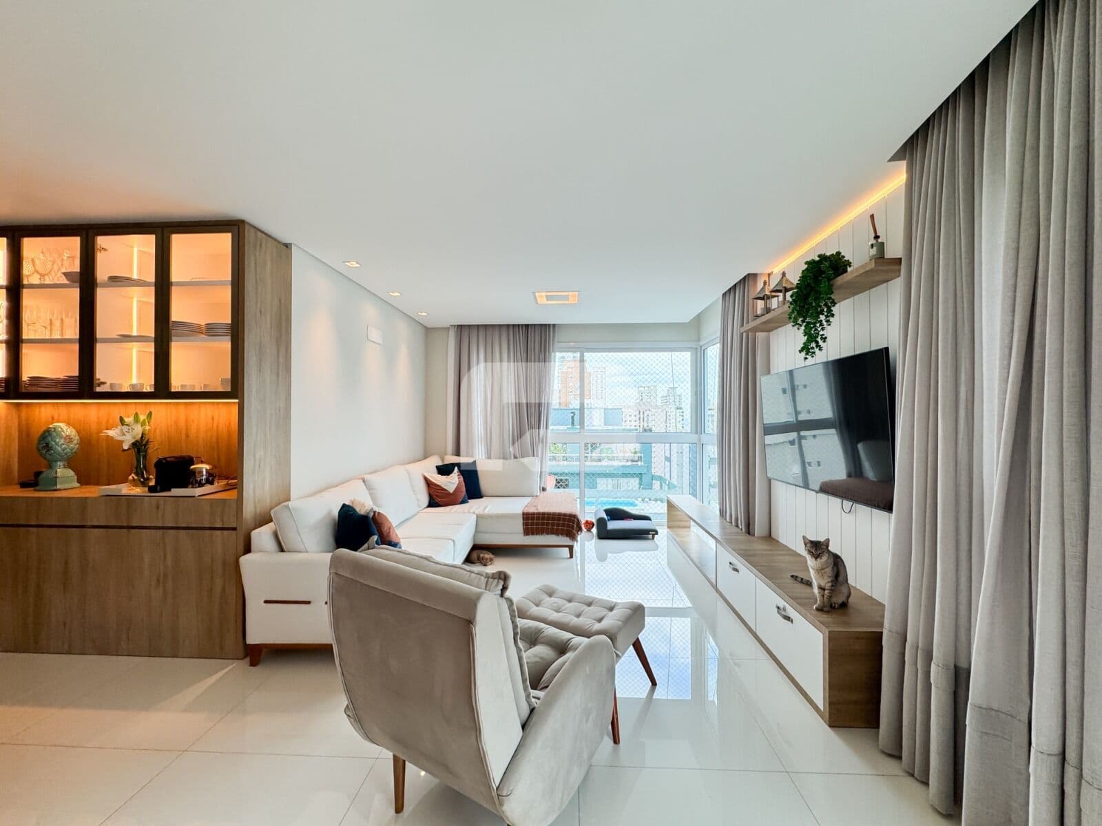 Apartamento Decorado com 3 Suítes no Splendia Tower – Centro de Balneário Camboriú