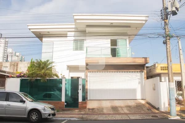 Casa 4 suítes no coração de Balneário Camboriú.
