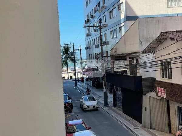 Apartamento na quadra do mar com amplo terraço - Rua reta ao mar!