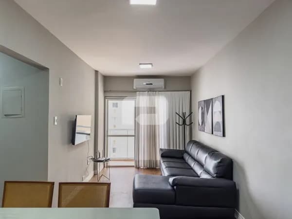Apartamento 2 dormitórios na quadra do mar ao lado do Atlântico Shopping
