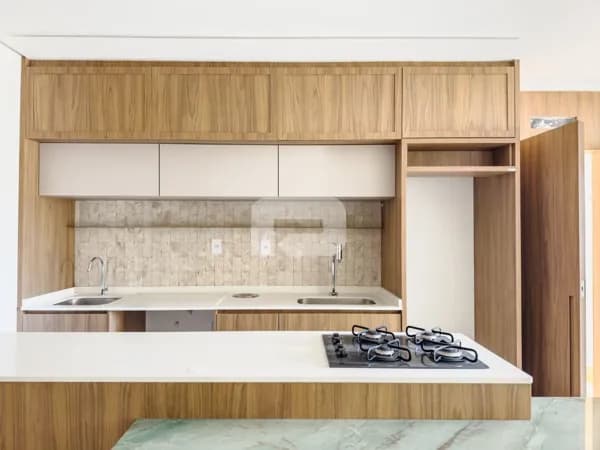 Apartamento novo com 2 suítes no centro de Balneário Camboriú