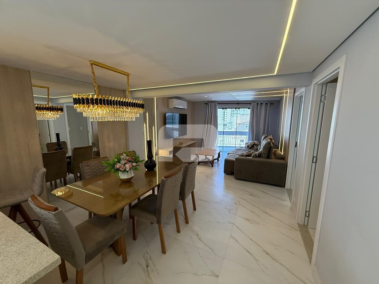🏙️ Apartamento Moderno com Sacada Frente Avenida Brasil – Centro de Balneário Camboriú