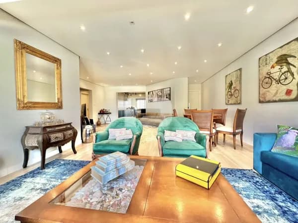 Amplo apartamento de 3 quartos na Av. Brasil com vista pro mar!