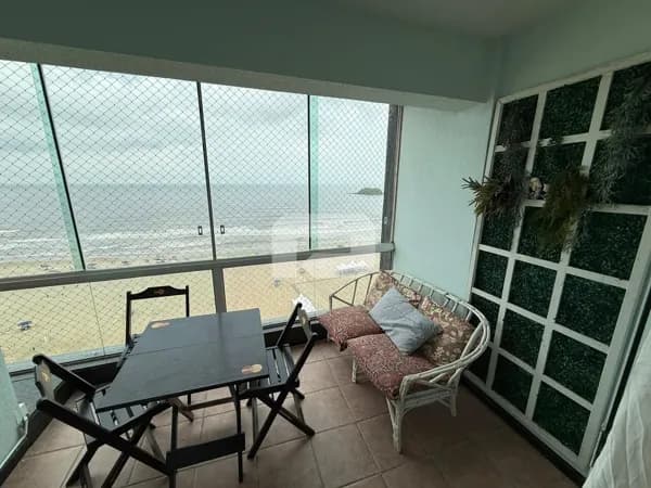 LOCAÇÃO ANUAL! 3 DORMITÓRIOS FRENTE MAR NO CENTRO DE BC!