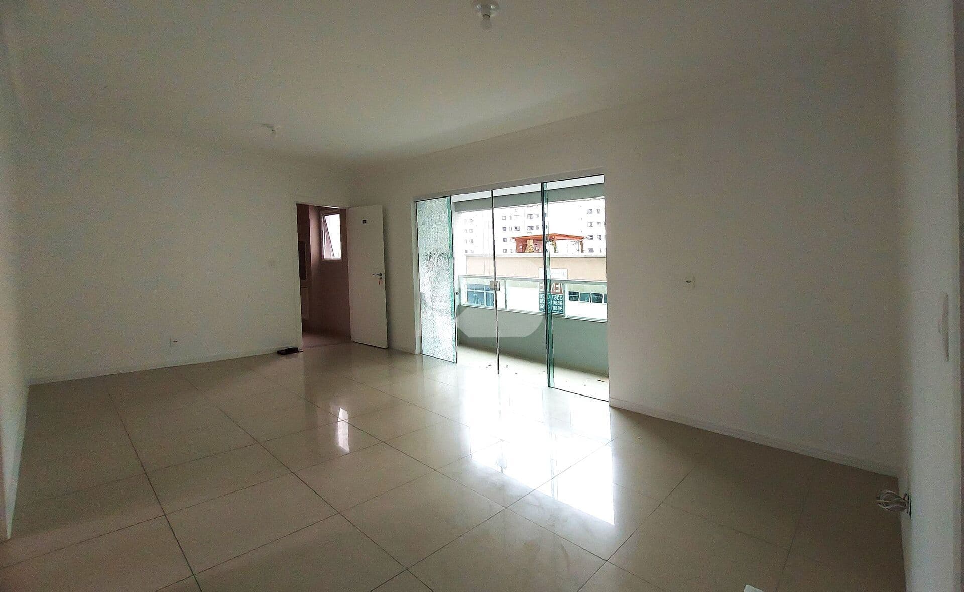Apartamento à Venda no Bairro Centro – Balneário Camboriú-SC 4 Dormitórios, 2 Suítes e 3 Banheiros – Conforto e Lazer para Toda a Família