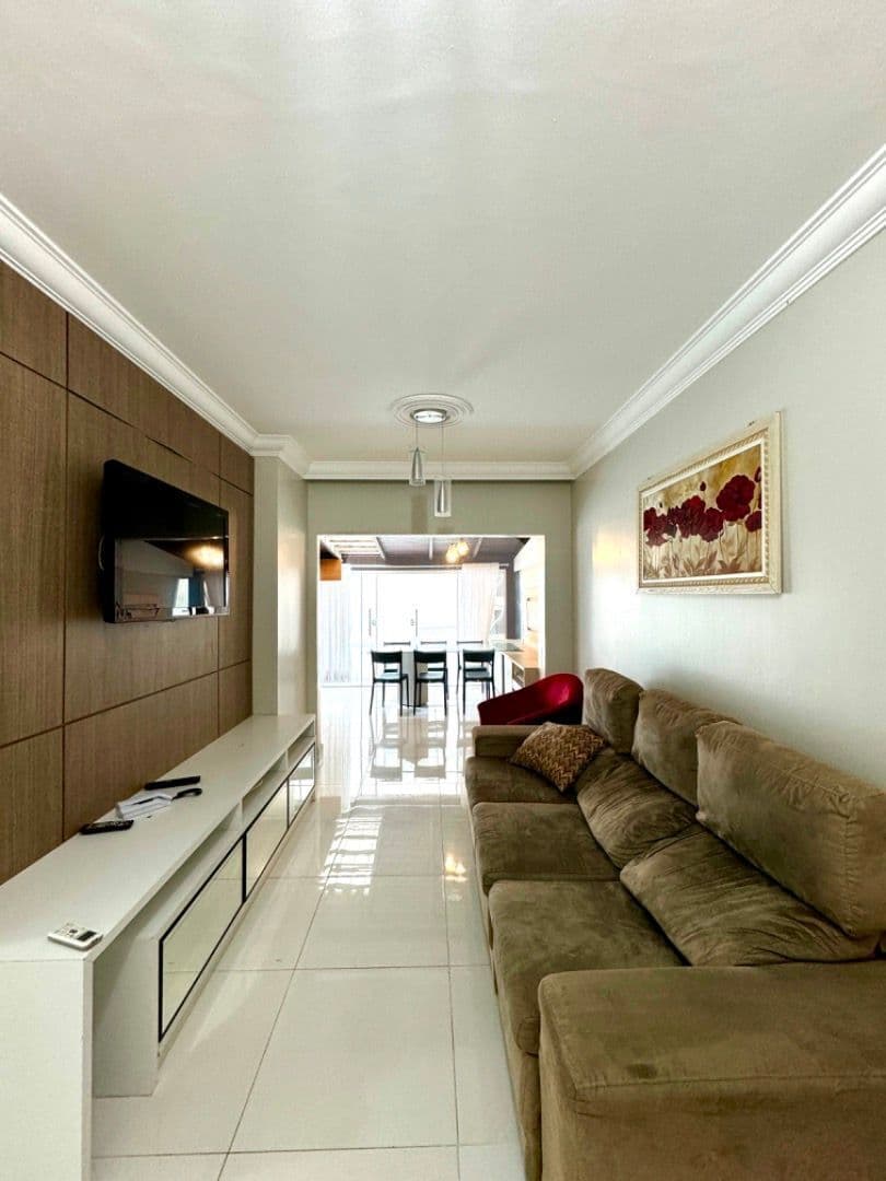 Desfrute da Praia: Apartamento de 2 Dormitórios no Edifício Dona Rosinha, na Quadra do Mar